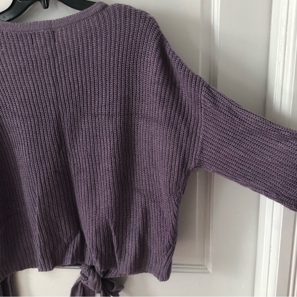 💜 Cute Sweater 💜 - Picture 2 of 4